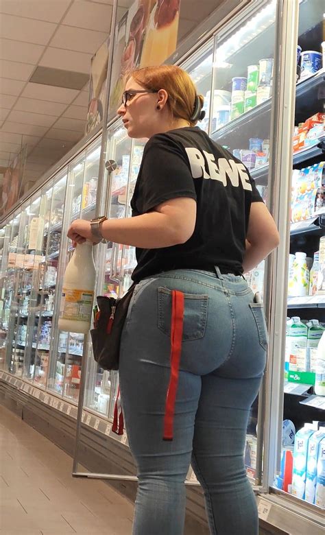 Big Ass walking pawg Search